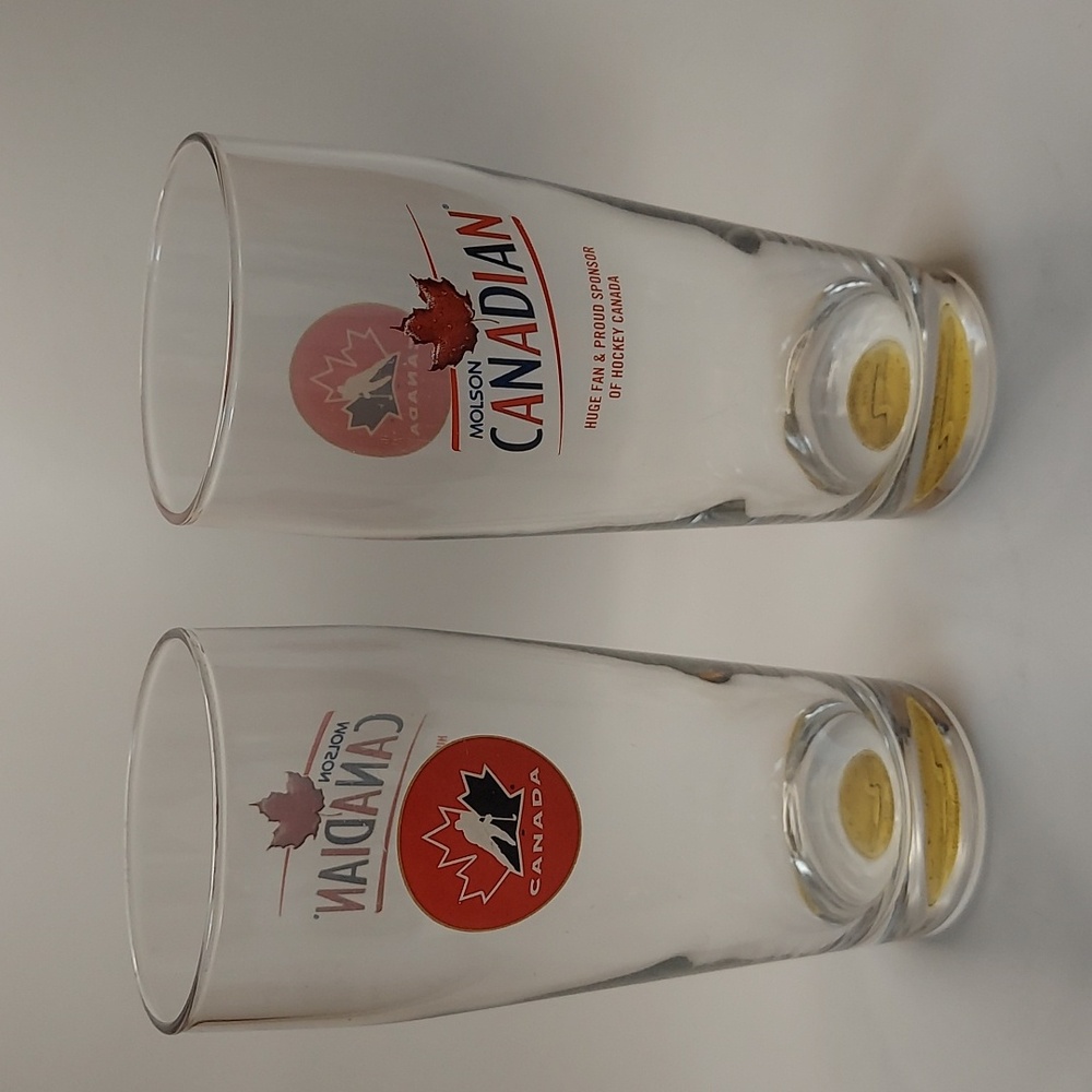 Set of 2 Team Canada Lucky Loonie glasses